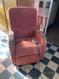 poltrona  alzapersona con telecomando