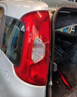 Fanale posteriore sinistro FIAT PANDA del 2012