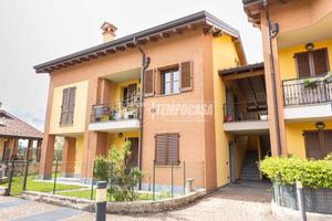 Trilocale con doppi servizi, box e cantina a Rogen