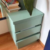 Comodino di legno massello di alta qualità