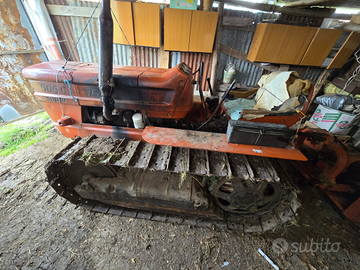Vendita di trattore cingolato + 4 attrezzi