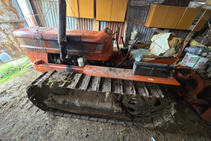 Vendita di trattore cingolato + 4 attrezzi
