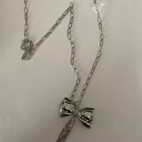 Collana lunga di bigiotteria