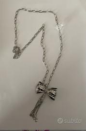 Collana lunga di bigiotteria