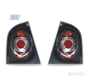 FANALI PER SKODA OCTAVIA SW. SFONDO NERO.