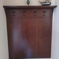 cappottiera in legno e cassapanca
