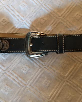 Cintura in pelle blu con medaglie