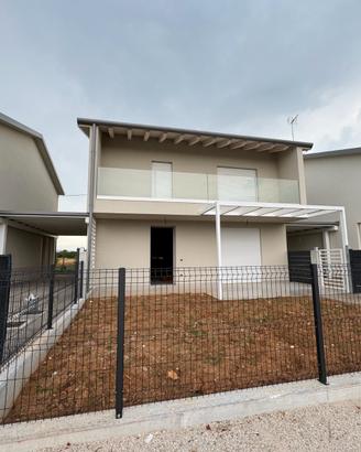 Villetta indipendente con giardino privato