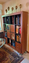 Libreria in legno con ruote