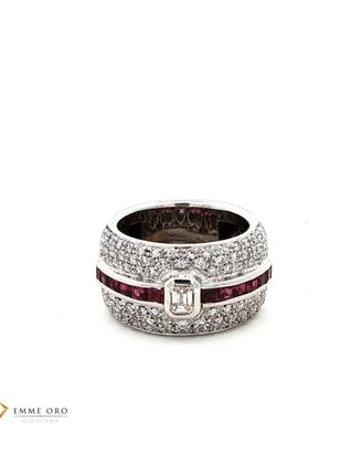 Anello fascia in oro bianco con rubini e diamanti