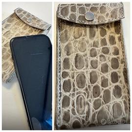 Porta cellulare in pelle.