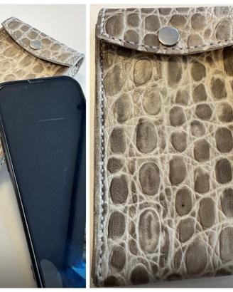 Porta cellulare in pelle.