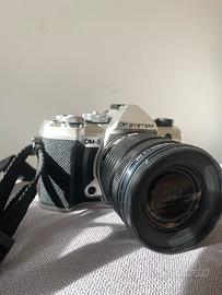 Olympus OM-5 con Zuiko 12-45mm f/4 pro