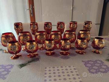 Bicchieri artistici dorati con decoro floreale 
