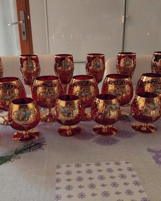 Bicchieri artistici dorati con decoro floreale 