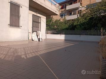 APPARTAMENTO CON TERRAZZO E BOX AUTO