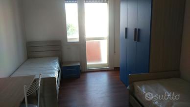 si offre camera singola in appartamento