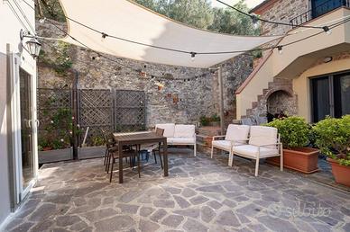 Casa indipendente di 144 m² con più di 5 locali a 