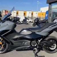 T Max tech Max 4900 km garanzia 2029