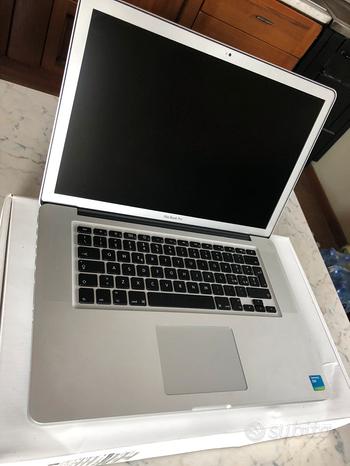 Macbook Pro 15 i7 8gb SSD 500gb con accessori