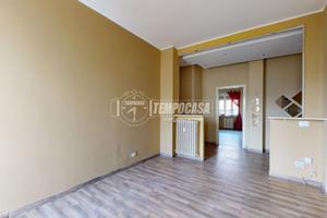 TRILOCALE AL PRIMO PIANO LIBERO SUBITO !!