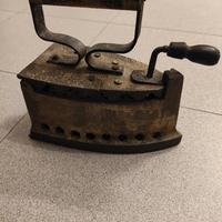 Raro ferro da stiro antico 