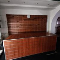 Bancone e pareti espositive per negozio