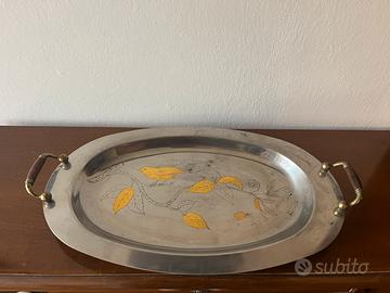 Vassoio da portata con rifiniture d’oro