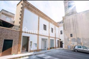 Trilocale indipendente in centro a Leporano