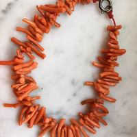 Bracciale vintage in corallo e chiusura in argento