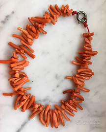 Bracciale vintage in corallo e chiusura in argento