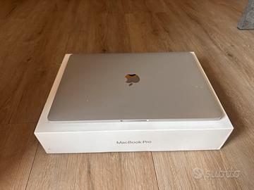 MacBook Pro 13" 2020 - i5 / 8GB RAM