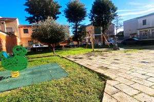 Ampio e luminoso quadrivano posto auto