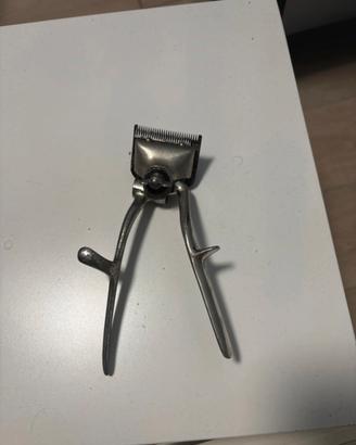 Antiquariato prime macchinette taglia capelli