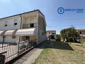 Appartamento indipendente con giardino e tre camer