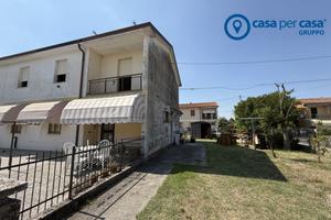 Appartamento indipendente con giardino e tre camer