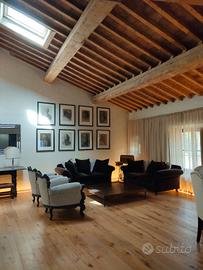 SPLENDIDO APPARTAMENTO IN VILLA D'EPOCA 