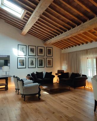 SPLENDIDO APPARTAMENTO IN VILLA D'EPOCA 