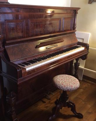 Pianoforte verticale antico