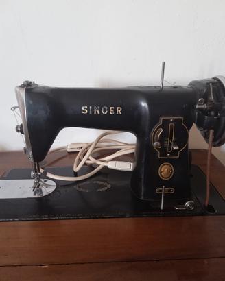 Macchina da cucire Singer con mobile 