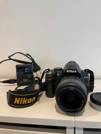 Nikon D3000 + obiettivo 18-55 + omaggio