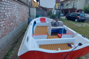 Barca open senza motore e carrello