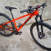MTB DA 29 MARCA KTM MODELLO MYROON CARBONIO