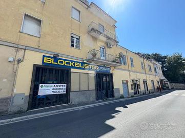 NEGOZIO A ALBANO LAZIALE