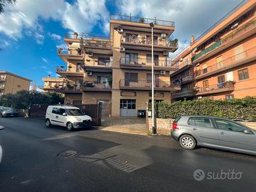 Casal del marmo/palmarola - due ampie vetrine