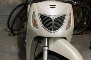 sh 150 a carburatore del 2003 iscritto FMI