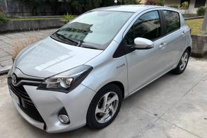 Toyota Yaris Hybrid Cool automatica