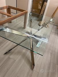 Tavolo in vetro