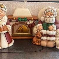 Set Babbo e Mamma Natale con caminetto Thun