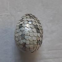 Uovo di drago bianco
